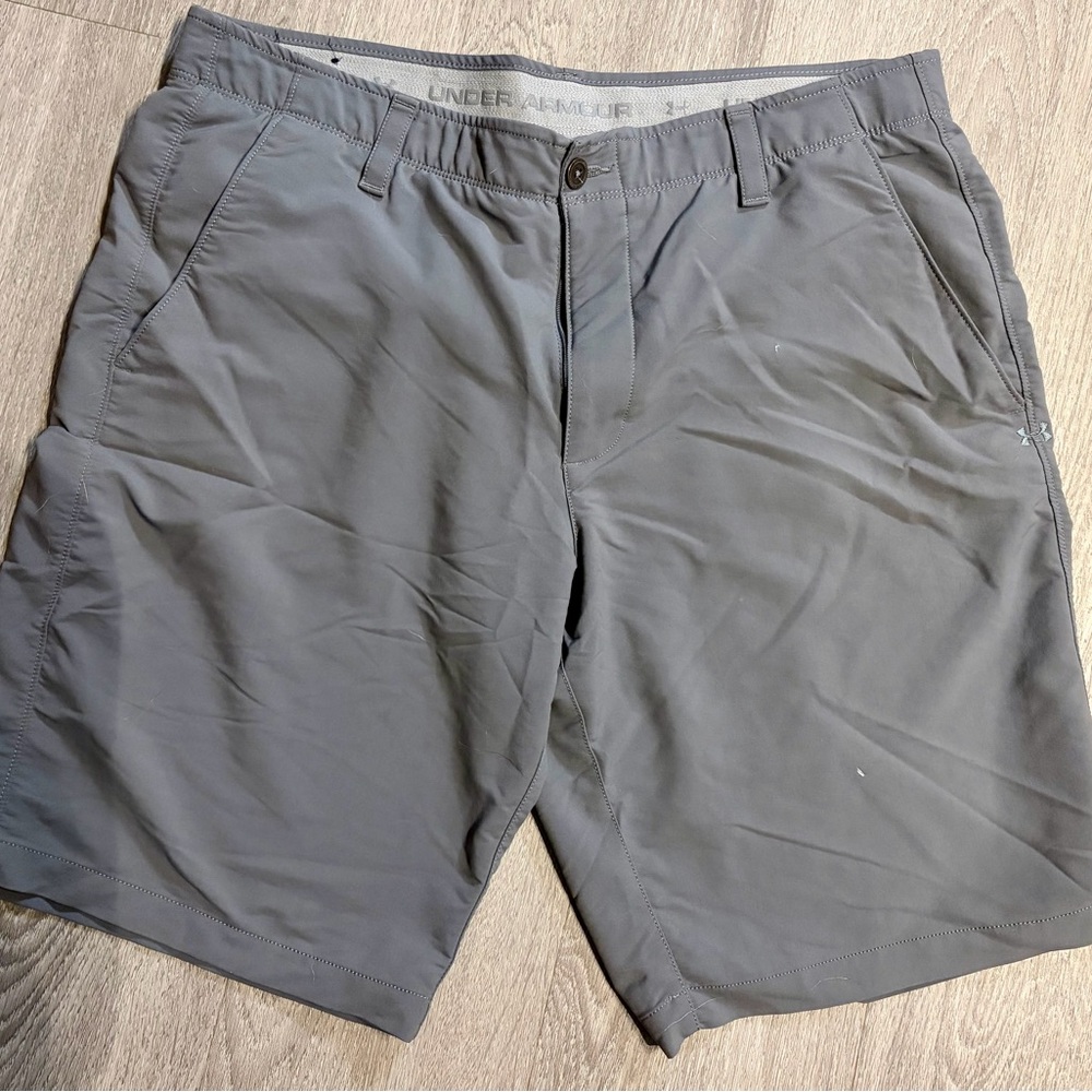 Under Armour Men's Gray Athletic Shorts
